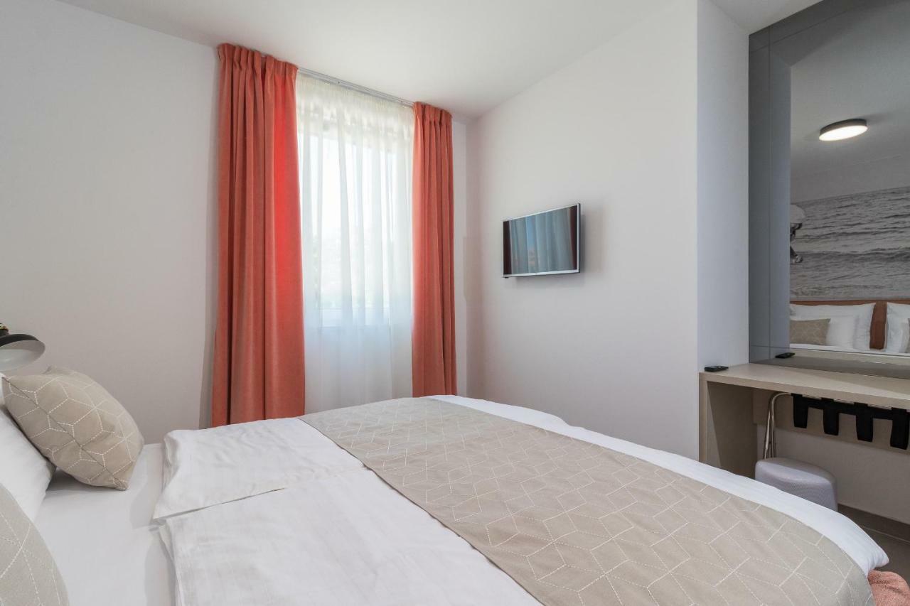 Luxury Apartments Magali 3 Ровин Екстериор снимка